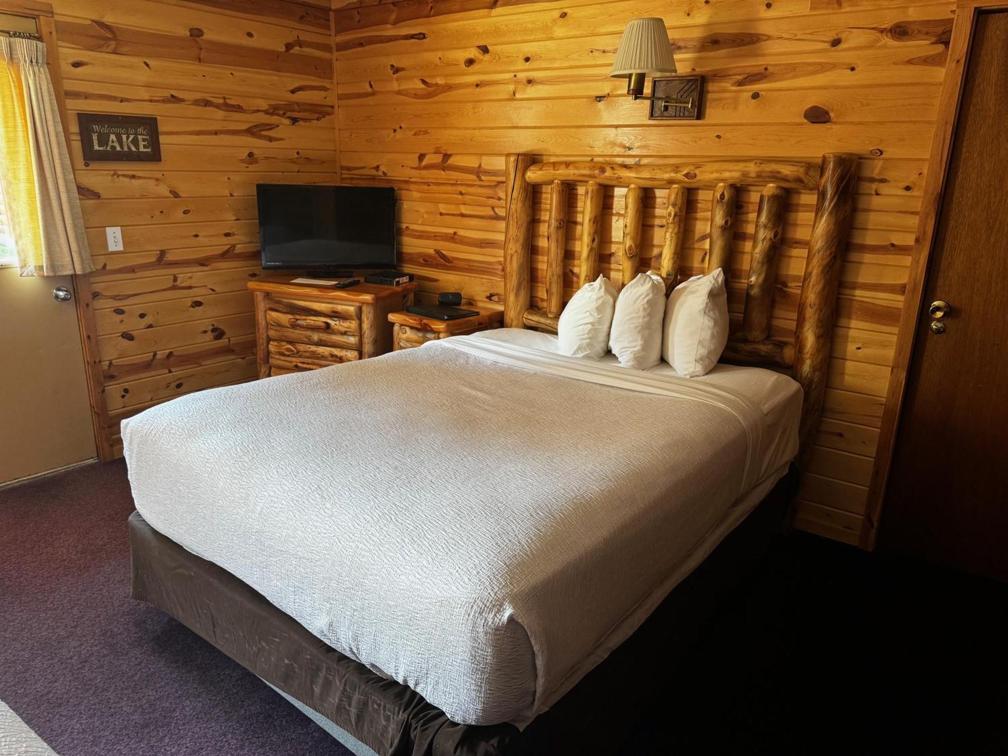 Chalet with Two Queen Beds,1600569379:JPEG
